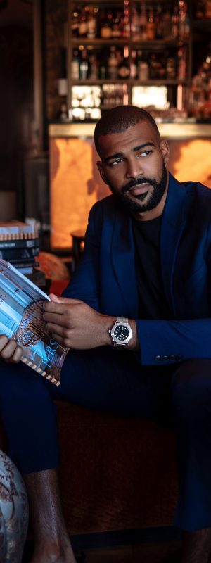 kalonda-royal-silver-watch-for-him-navy-suit-luxury-room-variant-1